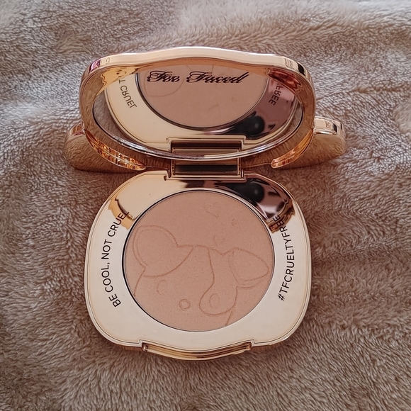 Too Faced Highlighter “Glowver” - Picture 3 of 3